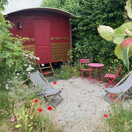Les Chambres Du Mad Henvic Exterior photo